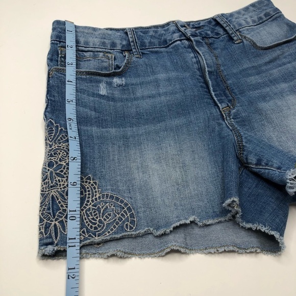 JESSICA Simpson Uptown Highrise Washed Blue Floral Embroidered Denim Jean Shorts - Picture 15 of 16